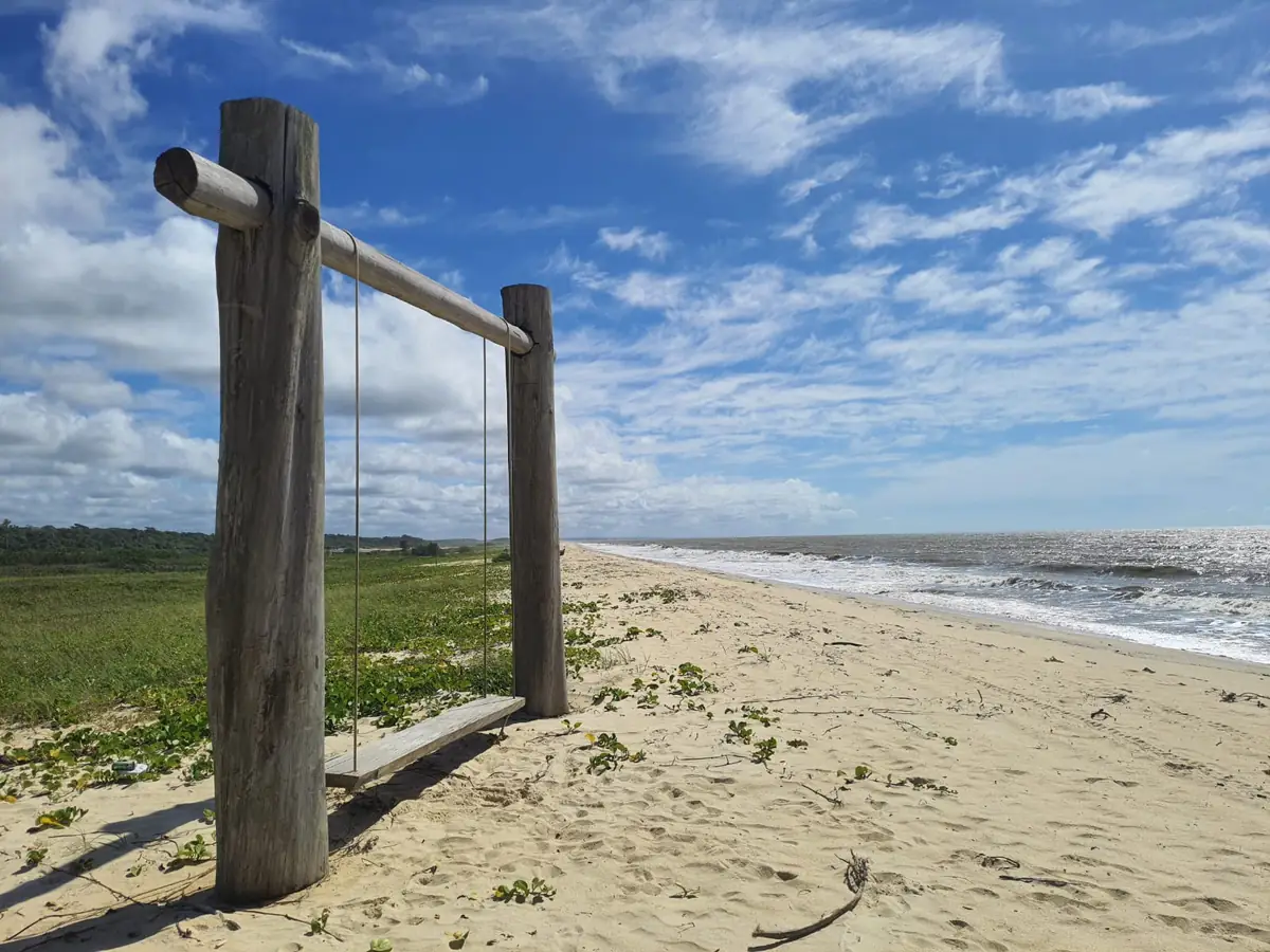 Balanço na beira da praia